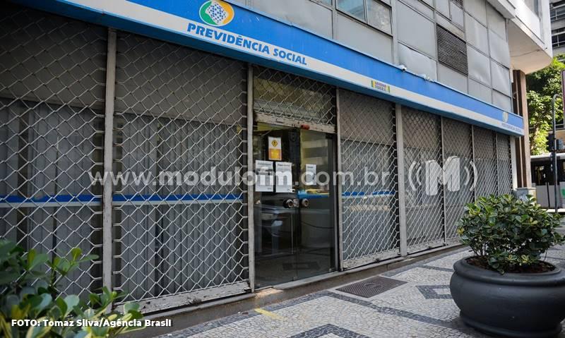 INSS volta a agendar atendimento presencial após ficar meses suspenso devido a pandemia