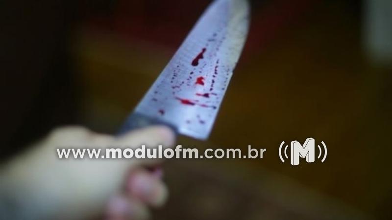 Após bebedeira, homem armado com faca parte para cima de mulher e fere companheira