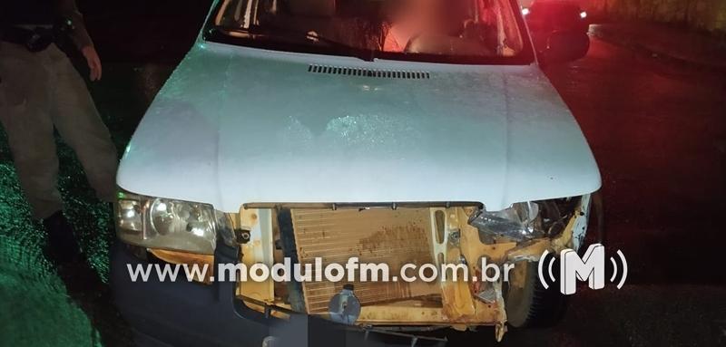 Motorista é preso por embriaguez ao volante após atropelar o próprio enteado e bater veículo contra um carro estacionado