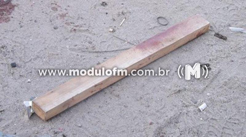 Mulher cobra pensão alimentícia e agride ex com paulada na cabeça