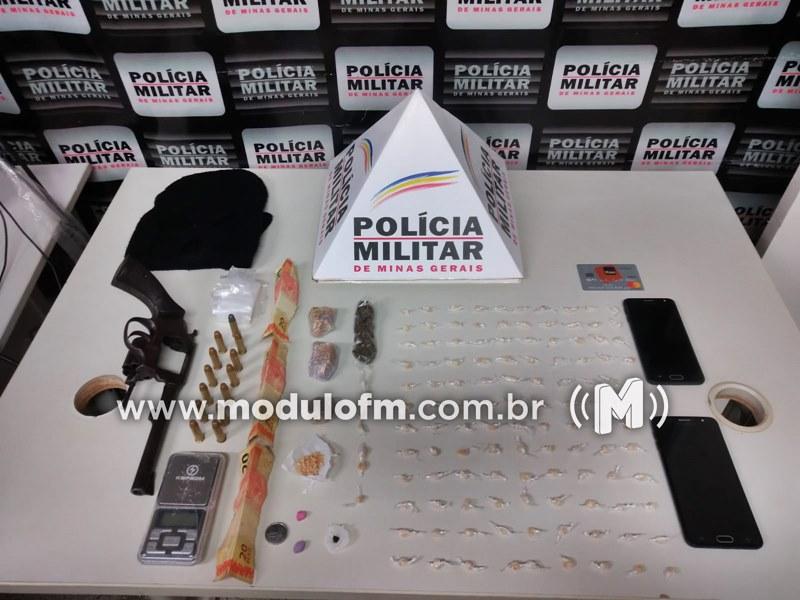 PM monitora “boca de fumo” e prende dois homens com drogas e arma de fogo no bairro Santa Terezinha