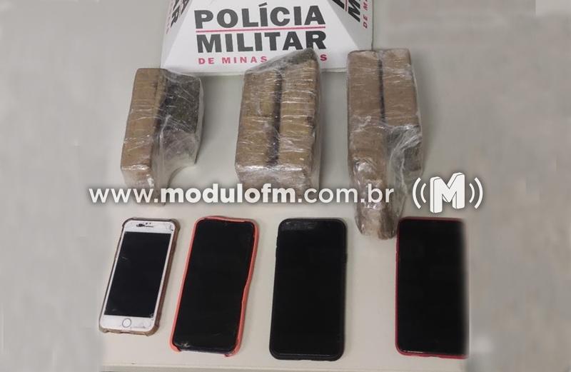 Quatro homens são presos com drogas após perseguição policial...