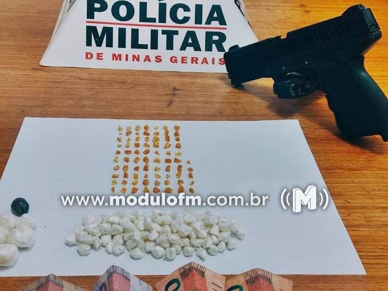 Após denúncia, suspeito de tráfico de drogas é preso nas imediações do Terminal Rodoviário em Monte Carmelo