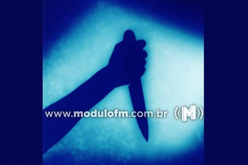 Briga de casal termina com homem ferido a golpes de faca e tesouradas