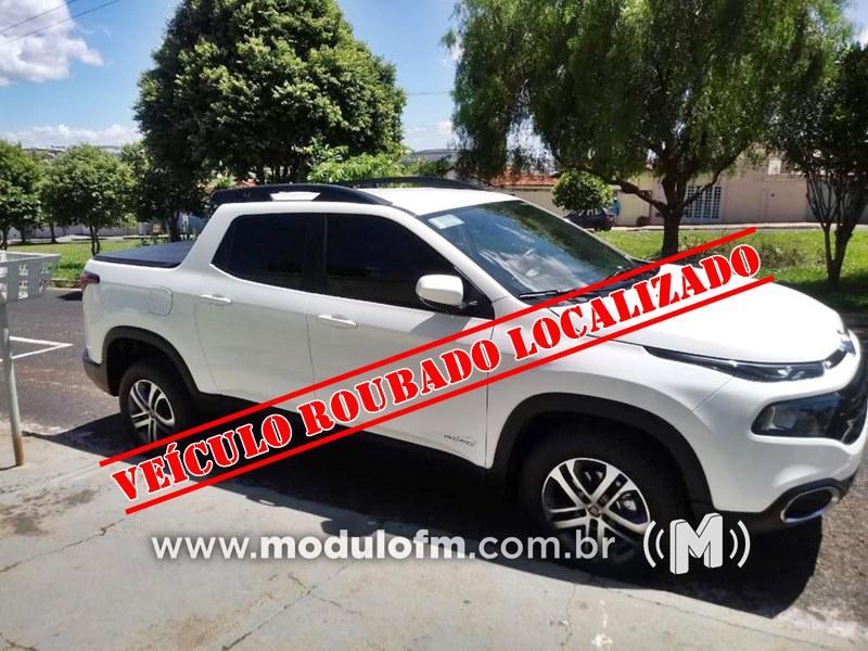 Caminhonete roubada a mão armada é localizada abandonada próximo de Patrocínio
