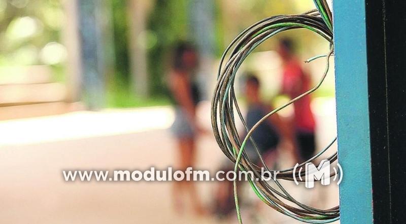 Em menos de dois dias, mais uma praça de esporte fica sem energia após furto de fios elétricos em Patrocínio