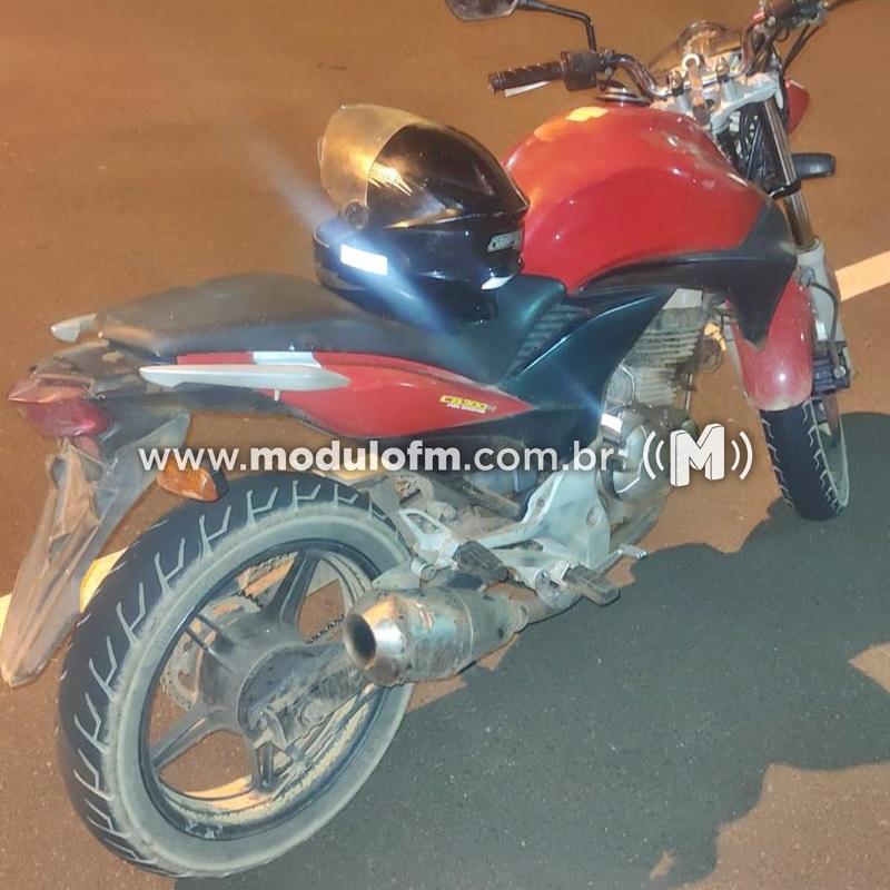 Moto furtada há 3 anos em Ibiá é recuperada e dois homens são presos por receptação em Patrocínio