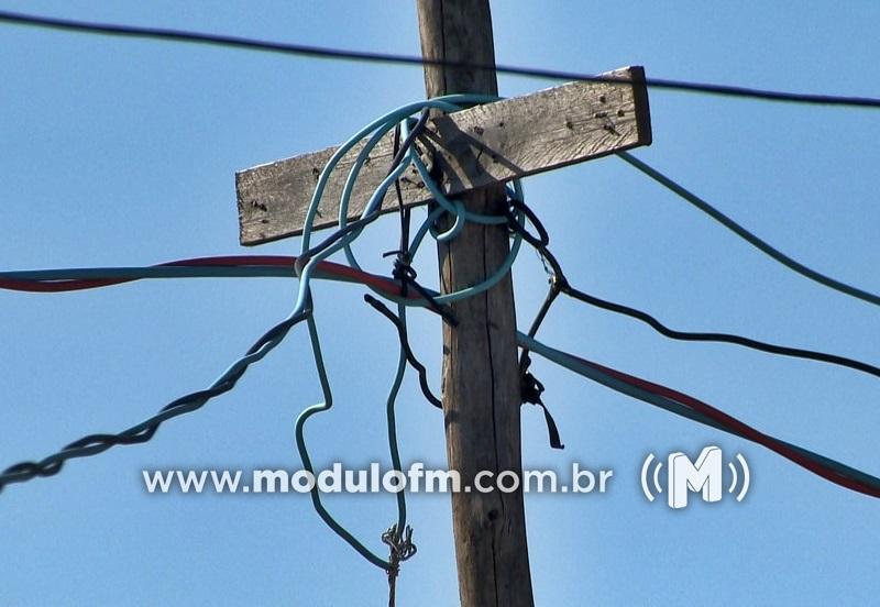 Polícia descobre “gato de energia” em quadra de esportes...