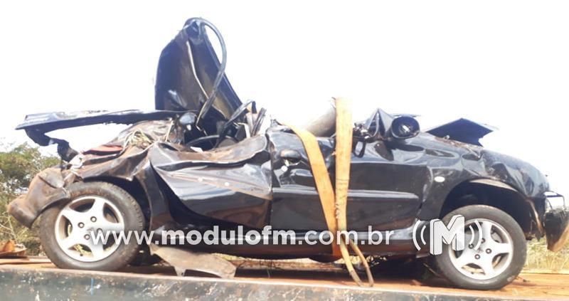 Imagem 2 do post Corpo de idoso desaparecido há cinco dias é encontrado dentro de carro caído em ribanceira na MG-190