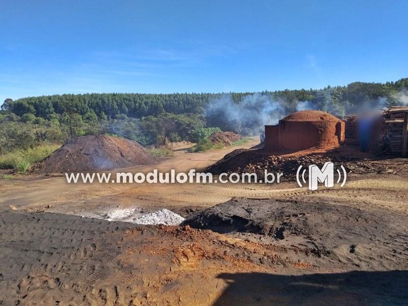 Imagem 3 do post Depósito de carvão pega fogo em fazenda