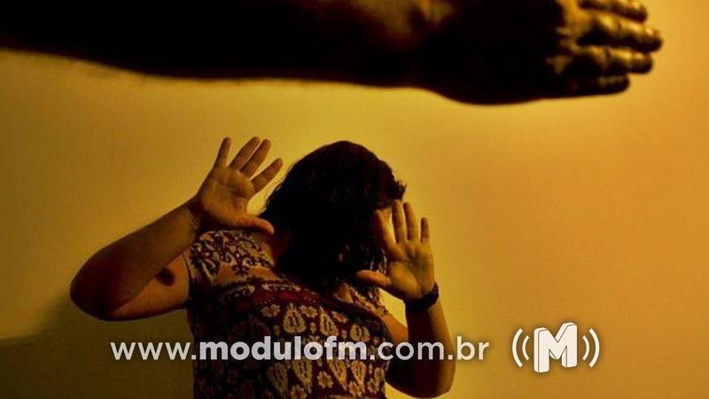 Homem surta, faz quebradeira, agride e ameaça ex-companheira no bairro Enéas