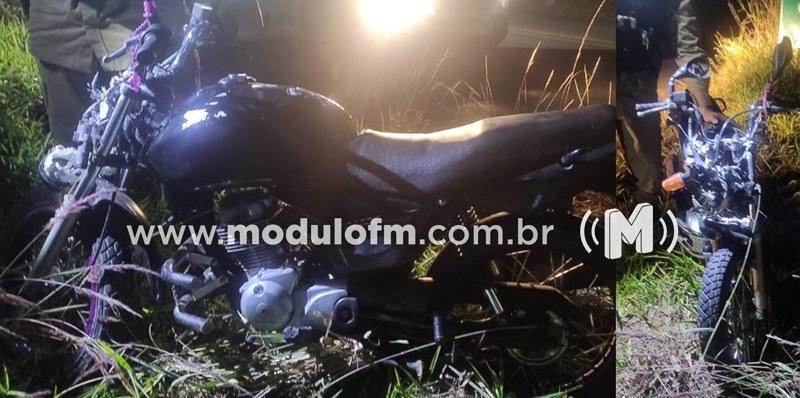 Morador de Brejo Bonito perde controle de moto, atinge meio-fio e fica ferido na BR-146