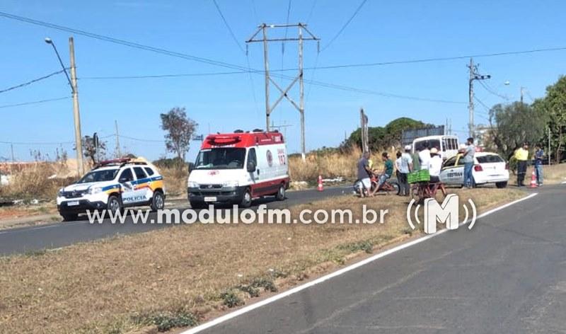 Acidente entre veículo e moto deixa jovem ferido em Patrocínio