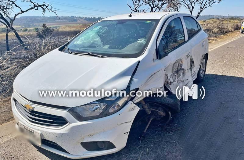 Carro da Prefeitura de Rio Paranaíba se envolve em acidente com carreta em Patrocínio