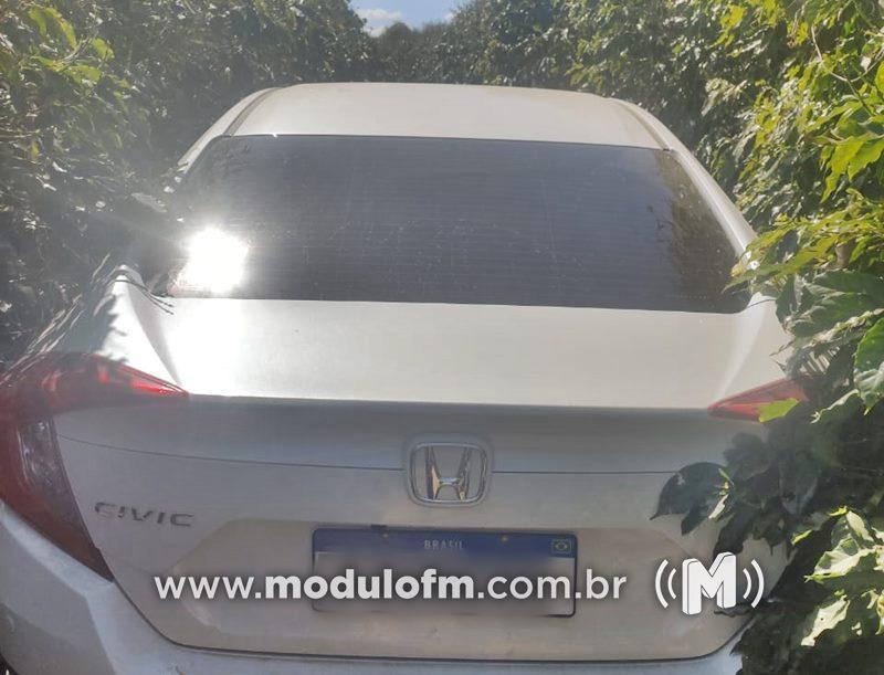 Carro roubado durante assalto à mão armada em empresa de lubrificantes é localizado abandonado