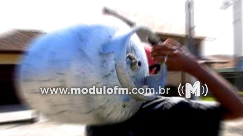Homem furta botijão de gás e acaba preso
