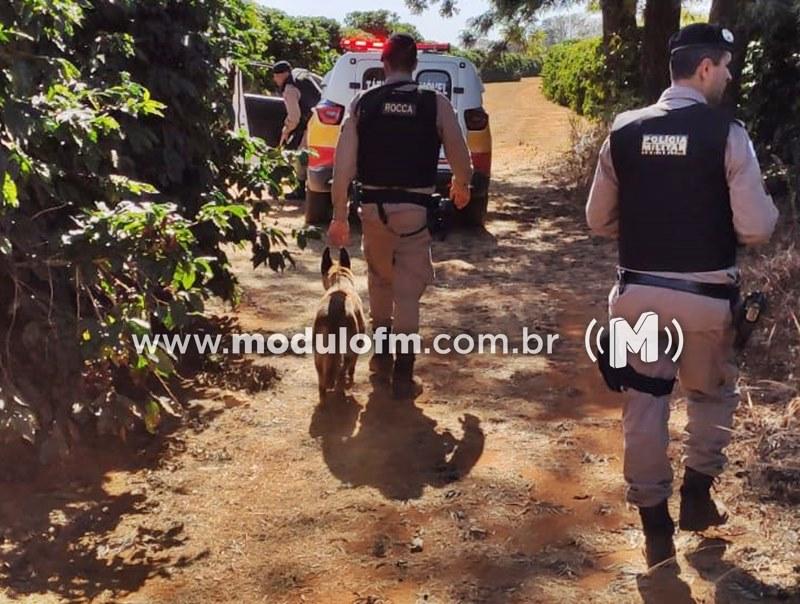 PM cumpre mandados de busca e apreensão em Operação contra o tráfico de drogas em Serra do Salitre