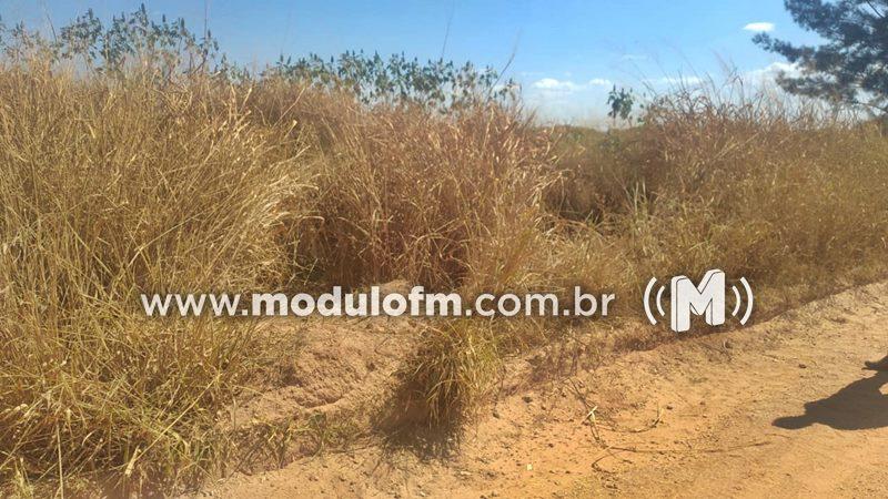 Imagem 1 do post Veículo furtado que era usado para levar idoso em tratamento médico é localizado abandonado em Patrocínio