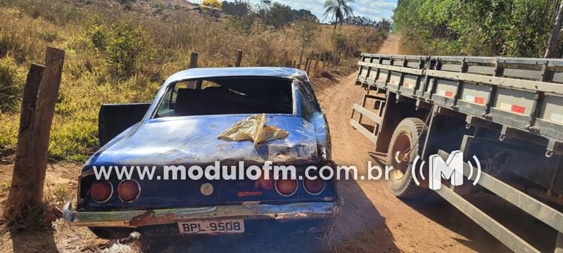 Imagem 3 do post Carro capota dentro de córrego e condutor não é localizado em Serra do Salitre