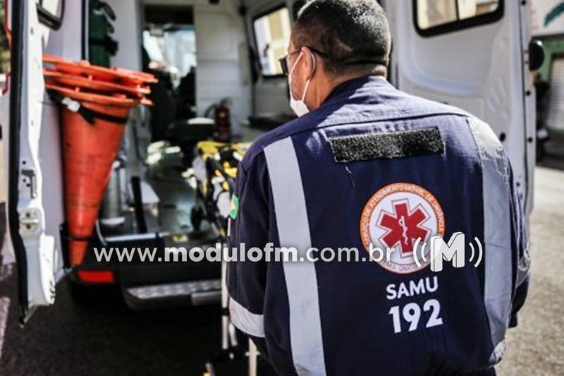 Colisão entre carro e moto deixa mulher ferida em Patrocínio