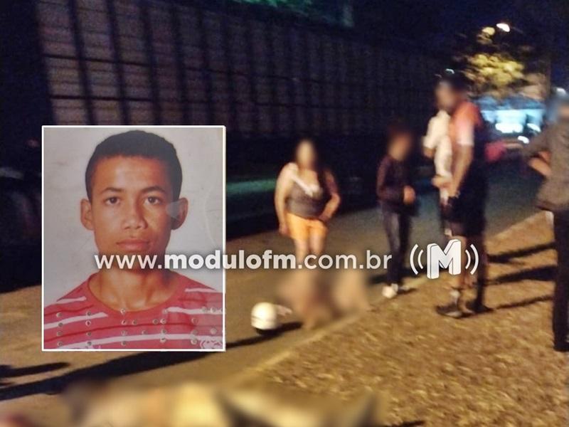 Homem bate moto na traseira de carreta, não resiste e morre em Patrocínio