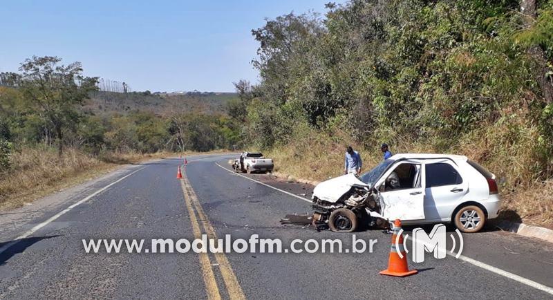 Motorista com sintomas de embriaguez causa acidente e três...