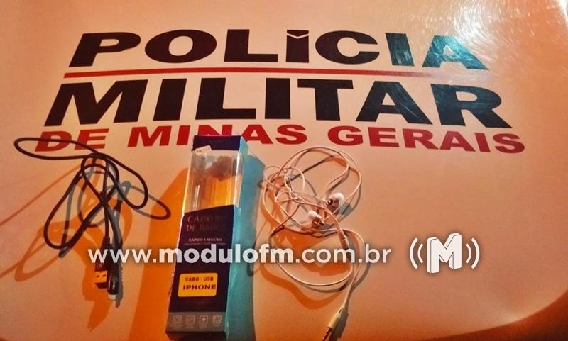 Polícia Militar prende mulher flagrada por câmera de segurança furtando mercadorias em supermercado