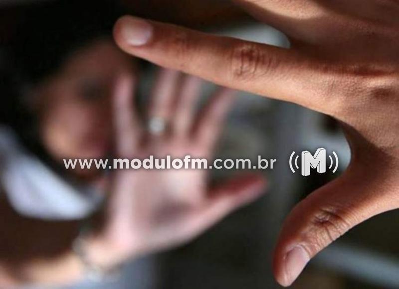 Funcionária de padaria é agredida com socos na cabeça por mãe da colega de serviço em Patrocínio