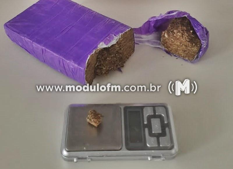 PM monitora “boca de fumo” e apreende adolescente no bairro São Vicente