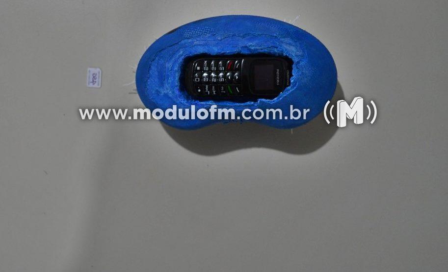 Policiais Penais interceptam celular dentro de escova de lavar...
