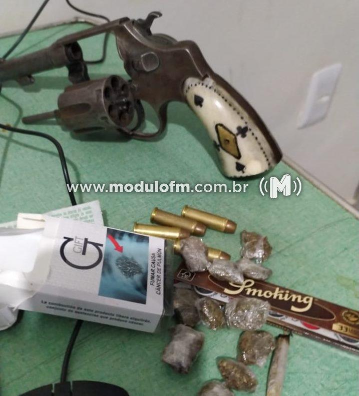 Imagem 3 do post PRF prende homem que transportava arma de fogo e 25 kg de maconha em ônibus na BR-365