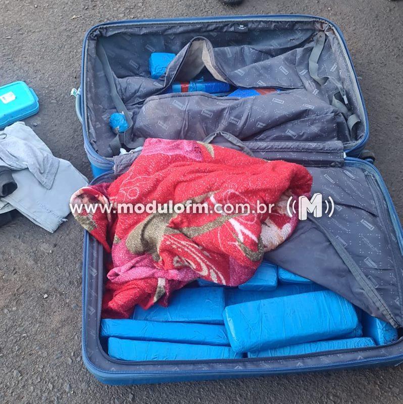 Imagem 2 do post PRF prende homem que transportava arma de fogo e 25 kg de maconha em ônibus na BR-365