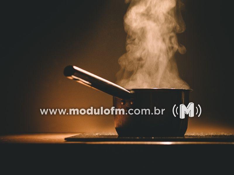 Após discussão durante bebedeira, filho joga água quente no rosto do pai em Patrocínio