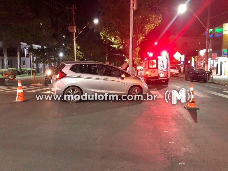 Imagem 1 do post Casal de idosos sai ileso após bater veículo em poste no Centro de Patrocínio