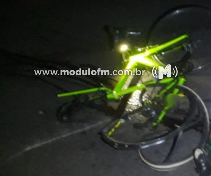 Imagem 1 do post Ciclista morre e outro fica ferido ao serem atingidos por veículo na BR-146 em Serra do Salitre