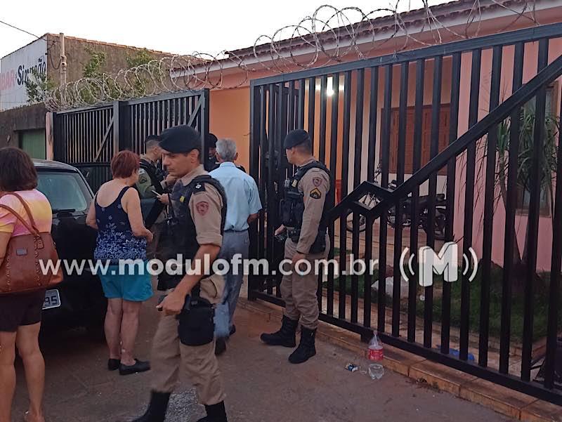 Imagem 4 do post Homem mata namorada após ficar com ciúmes dela durante sexo a três em Patos de Minas