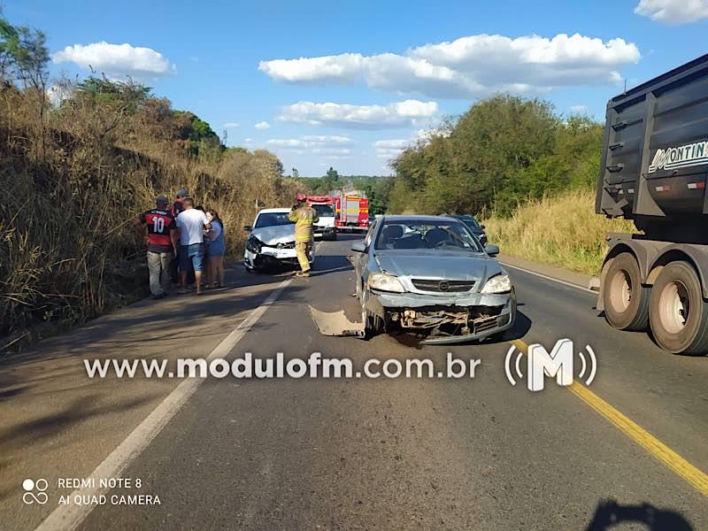Imagem 1 do post Motorista freia bruscamente e provoca acidente envolvendo quatro veículos na BR-365