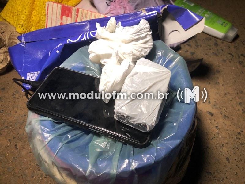 Imagem 1 do post PRF prende homem em ônibus transportando drogas e por suspeita de corrupção de menores na BR-365