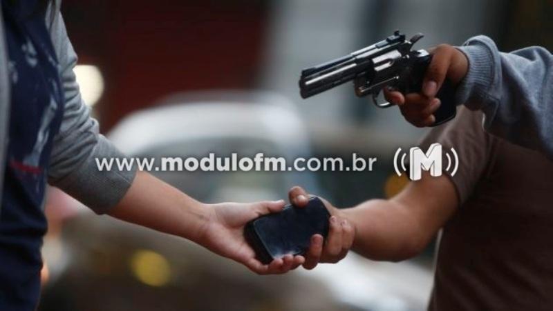 Adolescente de 13 anos é rendido por criminoso e tem celular levado em Patrocínio