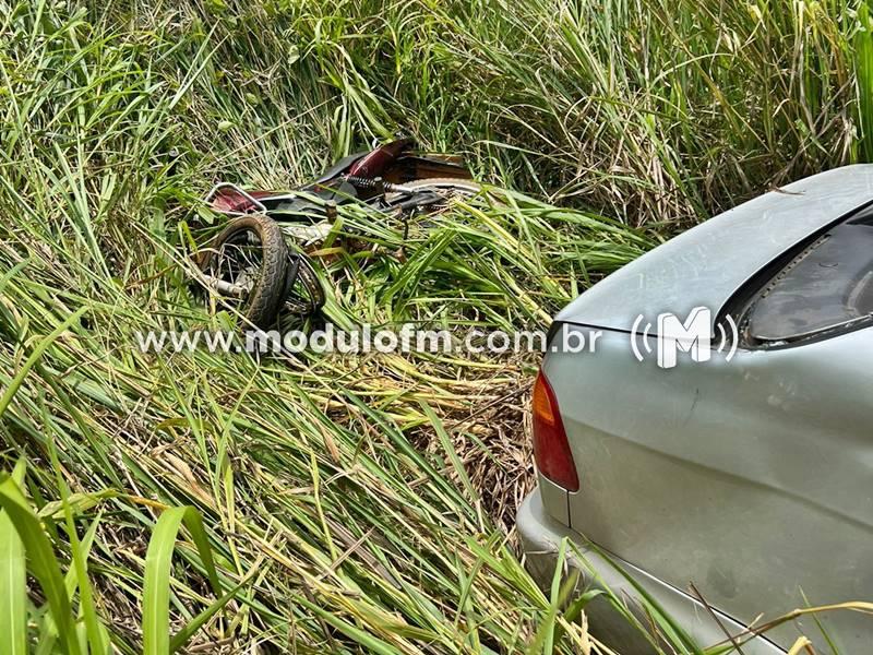 Imagem 1 do post Motociclista é atingido por carro e morre na BR-365 após pneu de veículo estourar