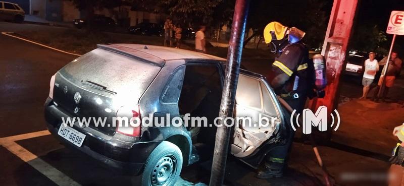 Homem ateia fogo no próprio carro após desentendimento com companheira em Patrocínio