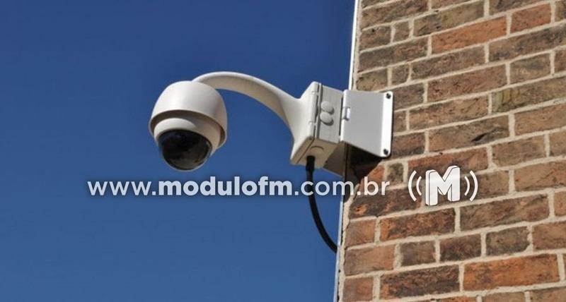 Ladrão não perdoa nem câmera de segurança e furta equipamento de comércio em Patrocínio