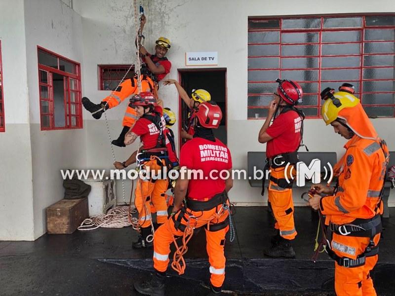 Imagem 3 do post Corpo de Bombeiros realizou treinamento de vistoria e corte de árvores, visando período chuvoso em Patrocínio