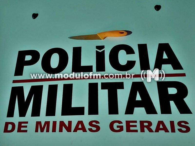 Homem é flagrado com faca na cintura e diz que está sofrendo ameaça de morte em Patrocínio