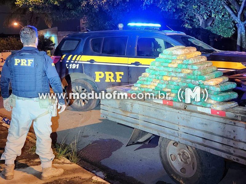 PRF intercepta caminhonete com quase 100 kg de cocaína...