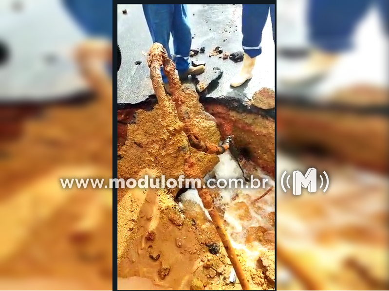 Daepa trabalha para conter novo vazamento de água no Centro de Patrocínio