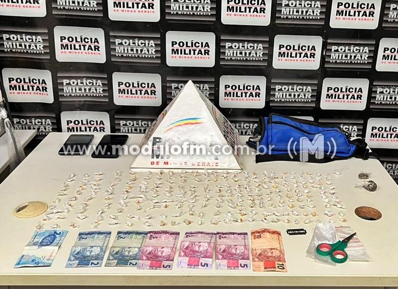 Autores são presos pela Polícia Militar por tráfico de drogas no Bairro Eneas