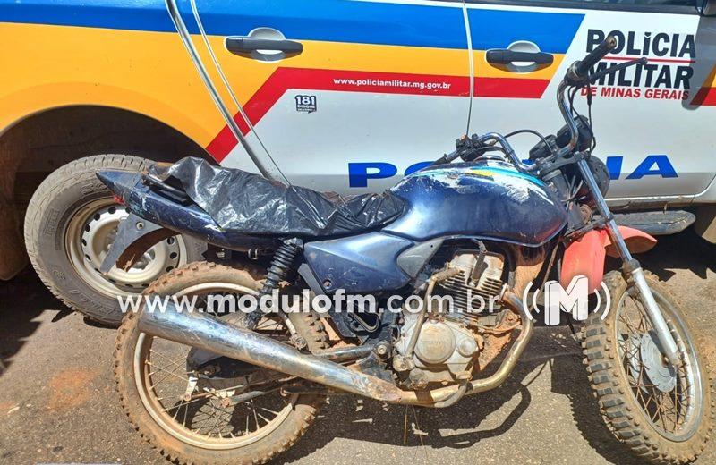 Homem é preso com moto sem placa e numeração...
