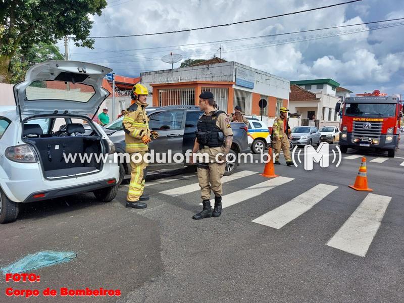 Mulher é transferida para Uberlândia após acidente no centro de Patrocínio que envolveu três veículos