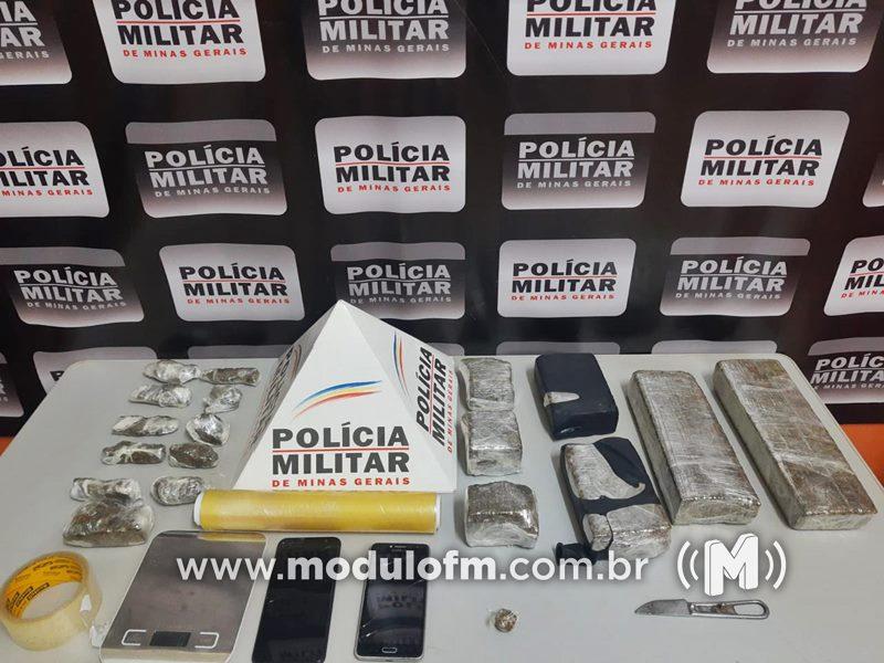 Após atitude suspeita, homem é preso com drogas em Coromandel